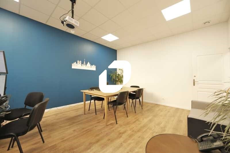 Office in Persan to rent Interior Photo- Image 1 of 32