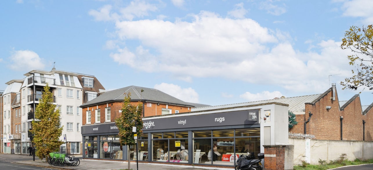 380 Uxbridge Rd, London to rent Interior Photo- Image 1 of 9