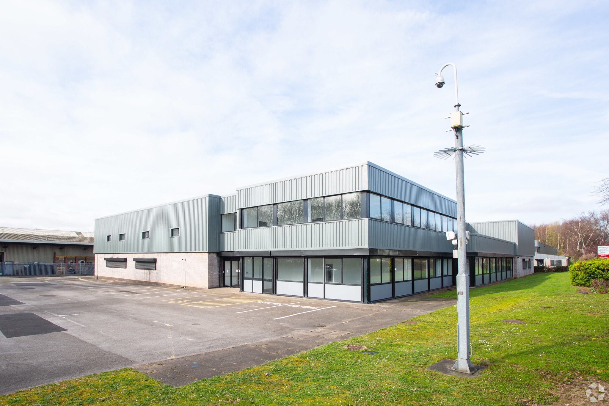 Bescot Cres, Walsall to rent Primary Photo- Image 1 of 4