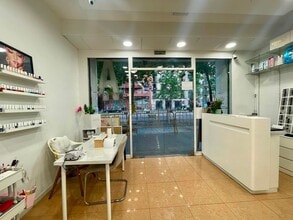 Retail in Barcelona, Barcelona to rent Interior Photo- Image 2 of 16