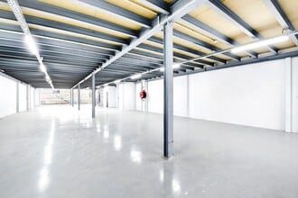 Light Industrial in Pantin for sale Interior Photo- Image 1 of 4