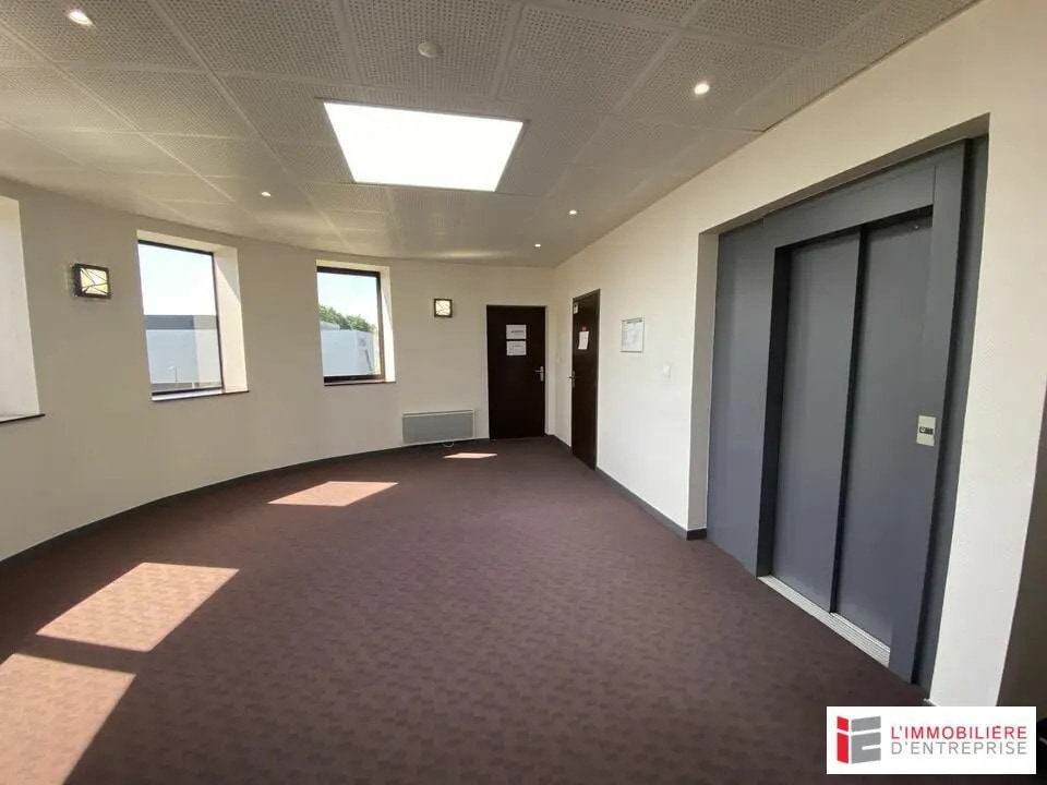 Location Bureaux 85 m² - Photo 1