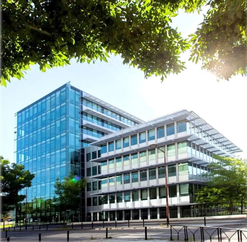 Office in Montigny-le-Bretonneux to rent Building Photo- Image 1 of 8