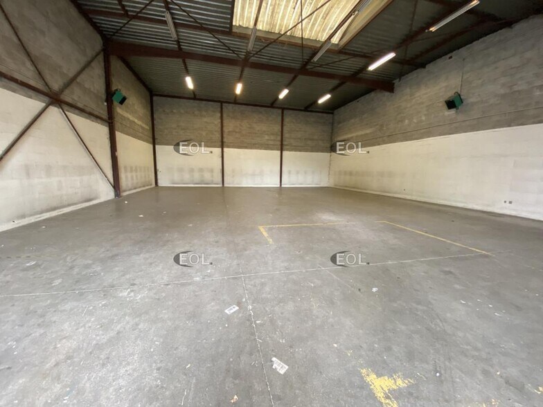 Light Industrial in Chilly-Mazarin to rent - Interior Photo - Image 1 of 5