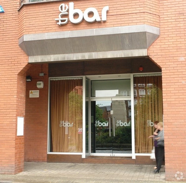 Nelson Sq, Bolton to rent - Building Photo - Image 3 of 5