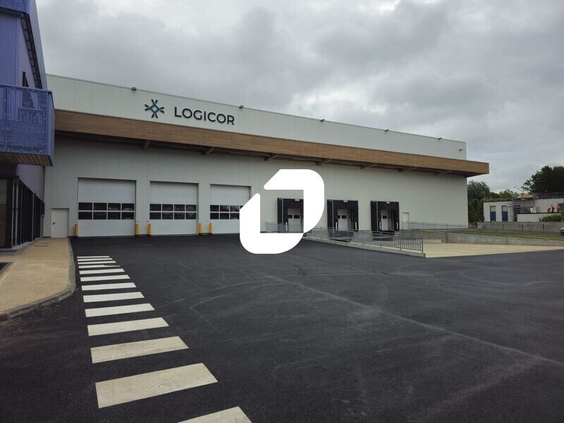 Industrial in Tremblay-en-France to rent Building Photo- Image 1 of 17