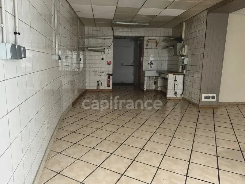Location Commerce 50 m² - Photo 1