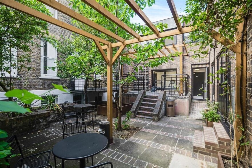 18 Victoria Park Sq, London to rent - Building Photo - Image 3 of 4