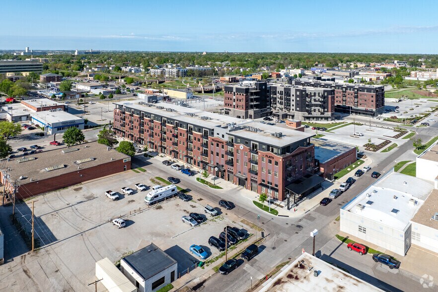 200 S 21st St, Lincoln, NE for rent - Building Photo - Image 3 of 7