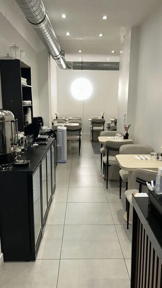 Retail in Paris to rent - Building Photo - Image 3 of 6