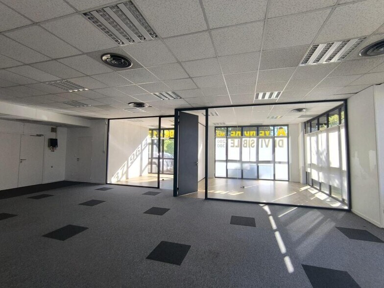 Office in SAINT-DIDIER-AU-MONT-D'OR for sale - Interior Photo - Image 1 of 3