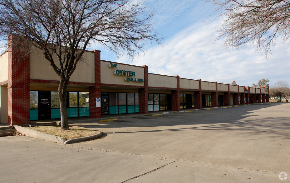 1505 Southwest Pky, Wichita Falls, TX for rent - Primary Photo - Image 1 of 5