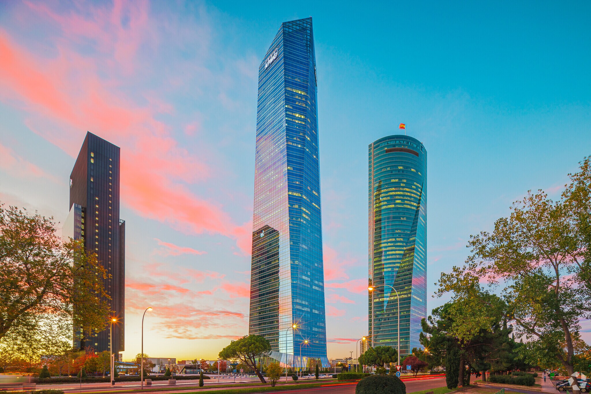 Paseo Regus Torre Cristal, Paseo Castellana, 259 C, Madrid, Madrid to rent Primary Photo- Image 1 of 4