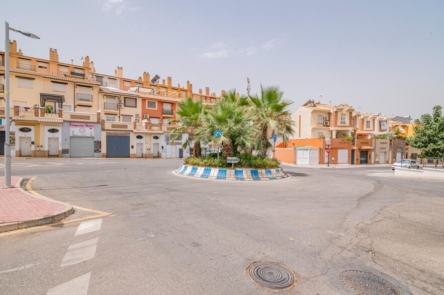 Retail in Huétor Vega for sale - Building Photo - Image 2 of 16
