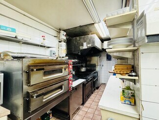 More details for 2372 Bloor St W, Toronto, ON - Retail to Rent