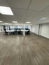 Dark Ln, Warwick to rent Building Photo- Image 2 of 9