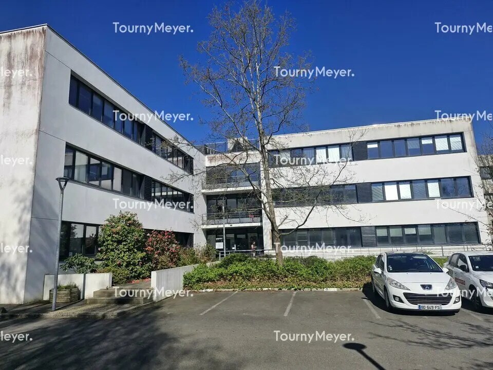 Office in Rennes for sale Primary Photo- Image 1 of 6