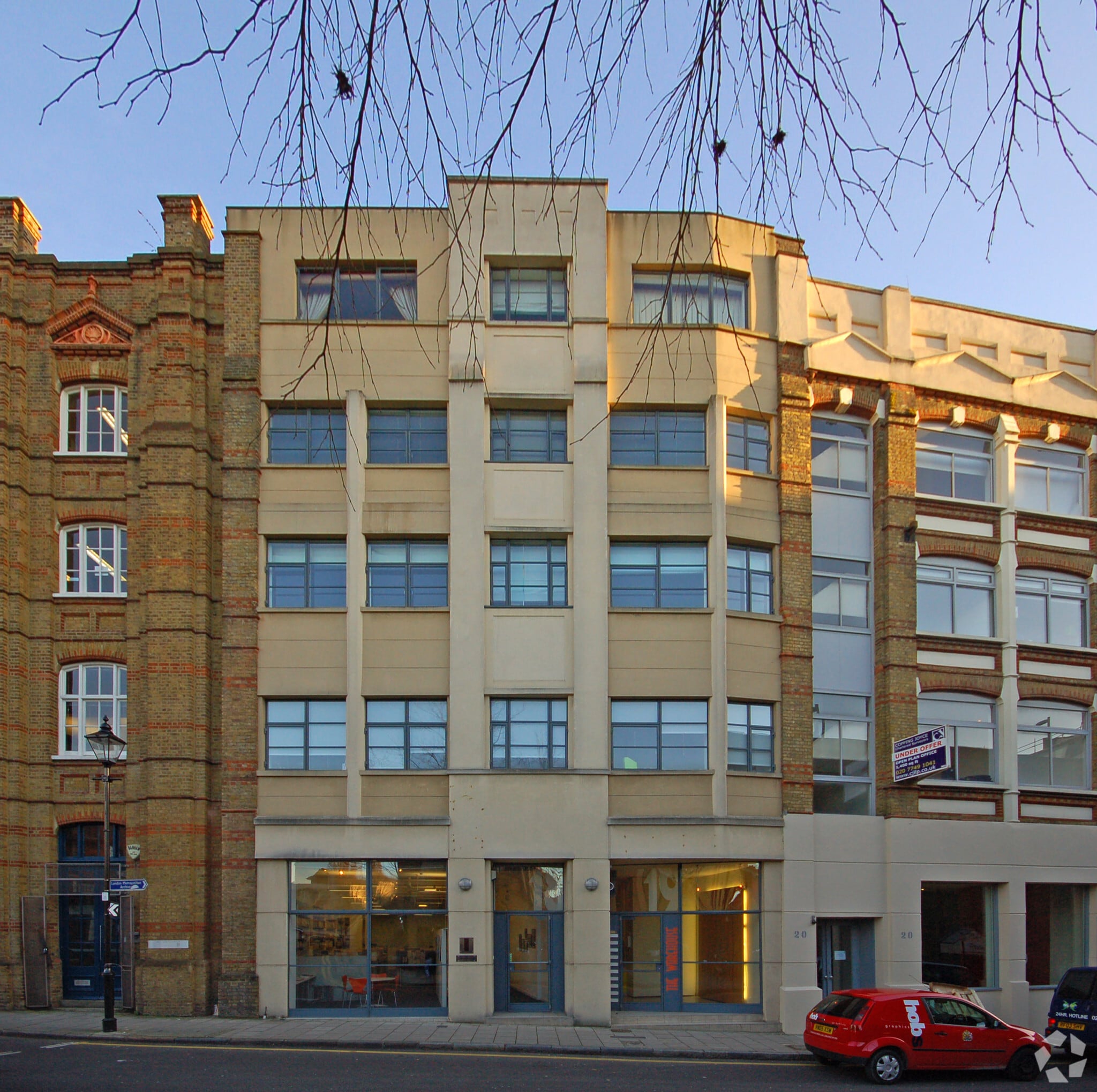 18-19 Bowling Green Ln, London to rent Primary Photo- Image 1 of 3