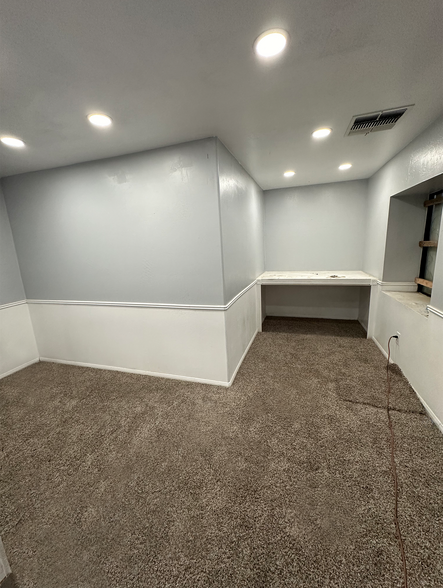 424 1/2 24th St, Bakersfield, CA for rent - Interior Photo - Image 3 of 5