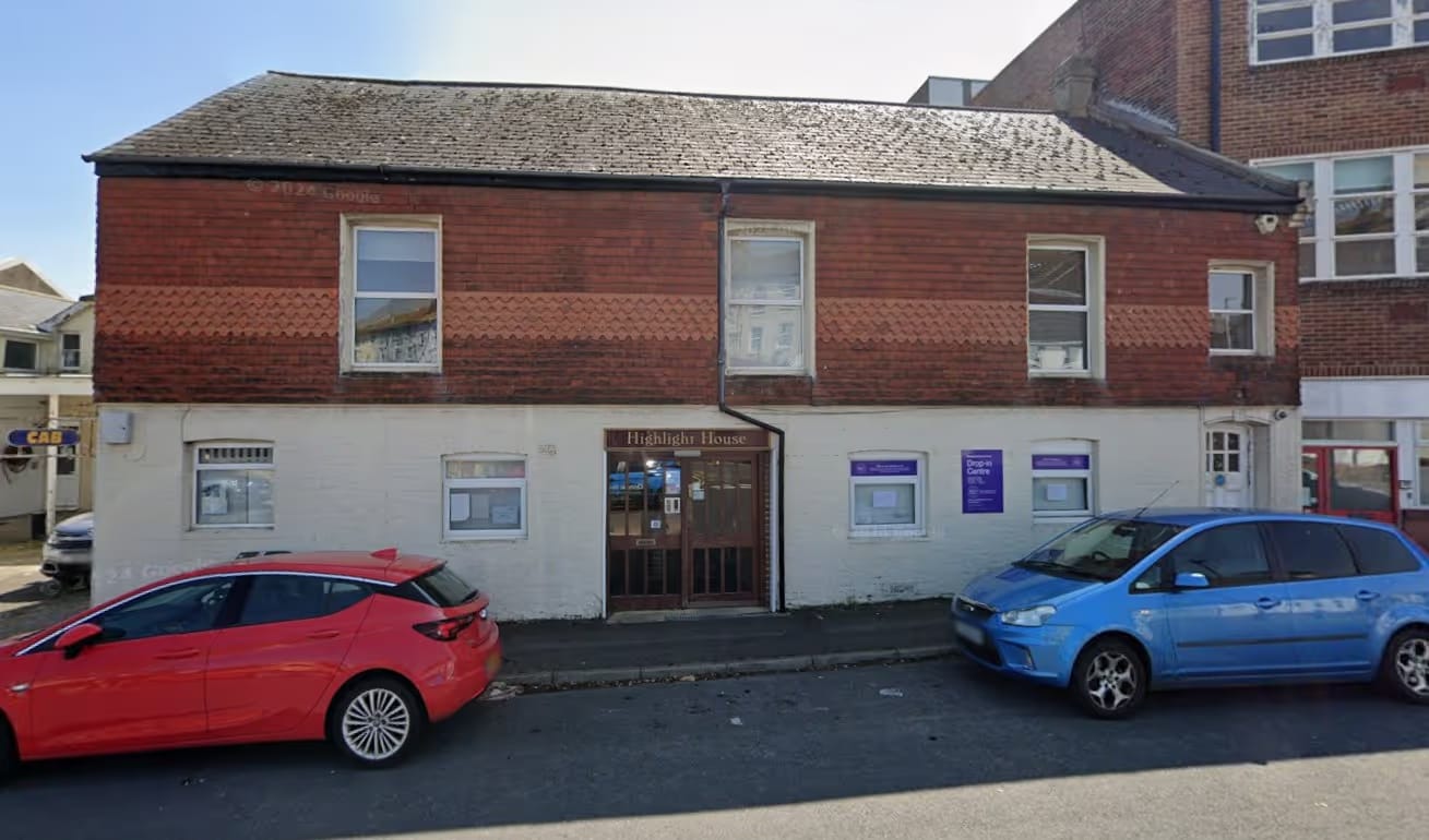 8 St Leonards Rd, Eastbourne to rent Building Photo- Image 1 of 8