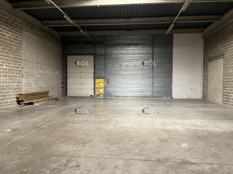 Light Industrial in Gennevilliers to rent - Interior Photo - Image 2 of 12