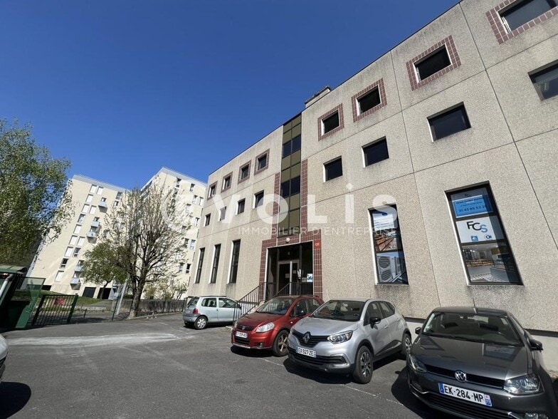 Office in Boissy Saint Leger for sale - Building Photo - Image 1 of 8