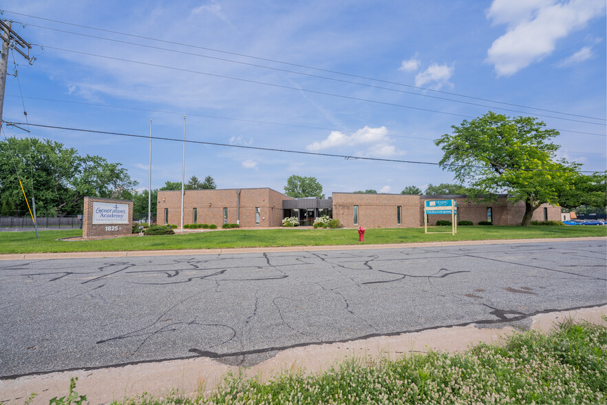 1825 N Clairemont Ave, Eau Claire, WI for sale - Building Photo - Image 2 of 20