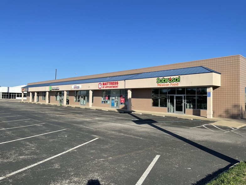 1609-1619 Mall Dr, Benton Harbor, MI for rent - Building Photo - Image 1 of 7