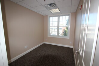 9 Summer St, Franklin, MA for rent Interior Photo- Image 1 of 3