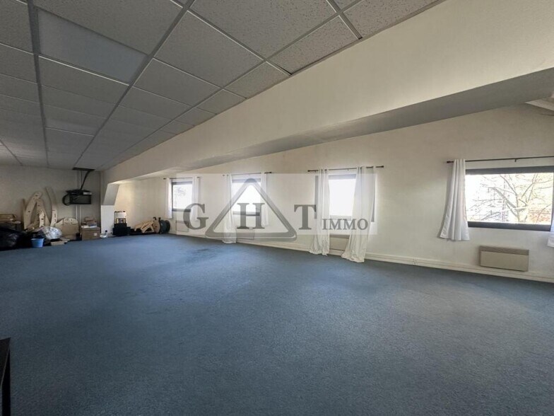 Office in Vitry-sur-Seine to rent - Interior Photo - Image 2 of 5