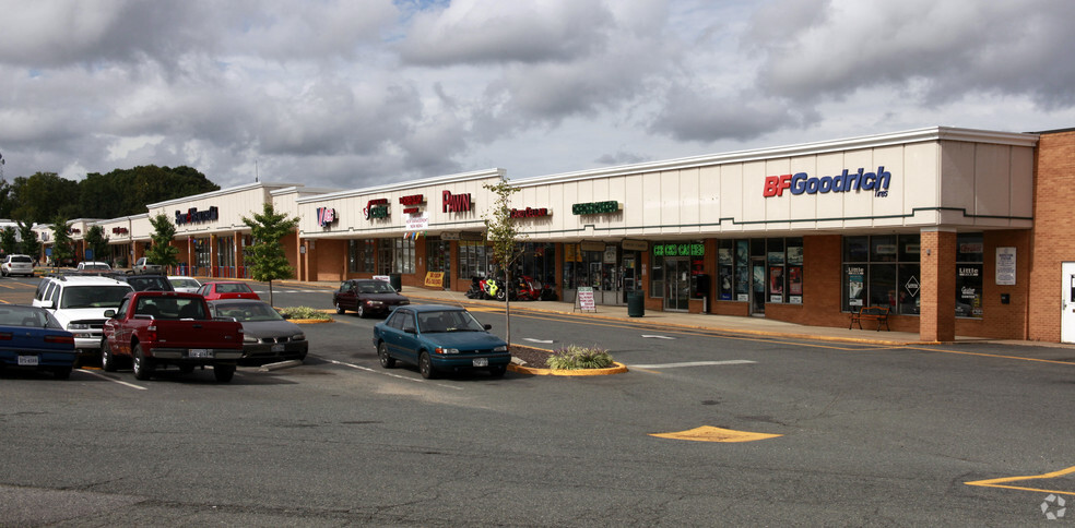 5041 Jefferson Davis Hwy, Fredericksburg, VA for rent - Primary Photo - Image 1 of 17