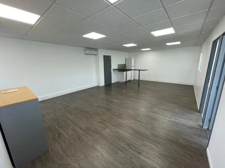 Office in Rousset to rent - Interior Photo - Image 2 of 6