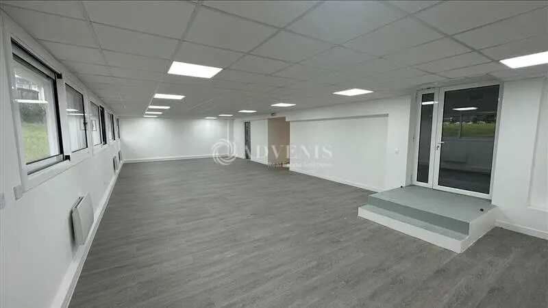 Office in Maisons-Alfort to rent - Interior Photo - Image 3 of 5
