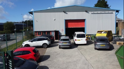 2 Cross Ln, Bradford to rent Building Photo- Image 2 of 6