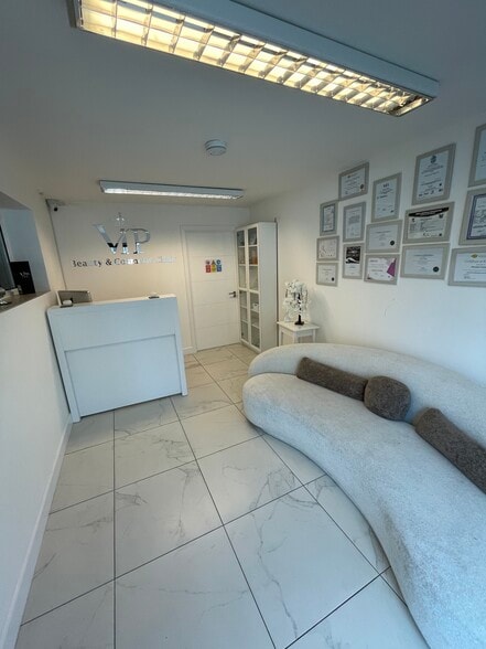 1 Cardigan Rd, Bournemouth to rent - Building Photo - Image 3 of 7