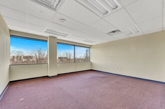 2200 Fletcher Ave, Fort Lee, NJ to rent Interior Photo- Image 2 of 9