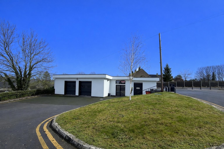 Peterborough Rd, Wansford to rent - Building Photo - Image 2 of 5