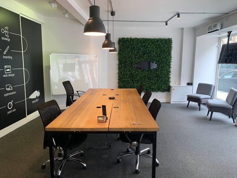 10 George St, Perth to rent - Building Photo - Image 3 of 4