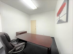 900-932 S San Pedro St, Los Angeles, CA to rent Building Photo- Image 2 of 8