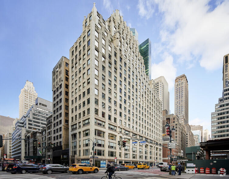 400 Madison Ave, New York, NY for rent - Building Photo - Image 1 of 7