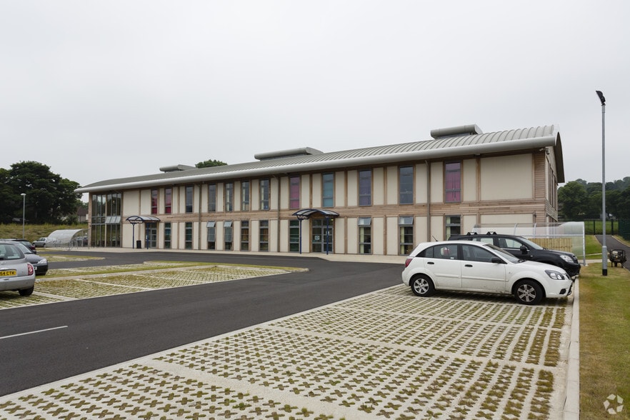 Newlands Way, Bradford to rent - Building Photo - Image 3 of 3