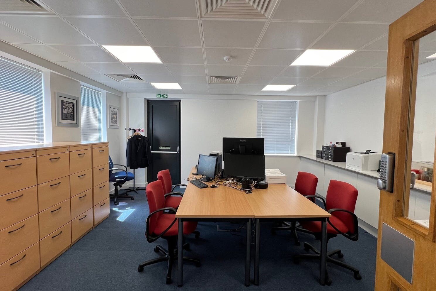 London Rd, Bracknell for sale Interior Photo- Image 1 of 1