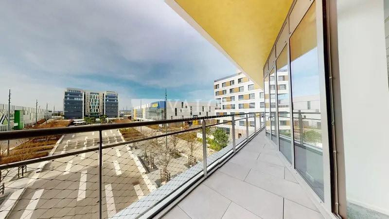 Office in Vénissieux to rent - Building Photo - Image 1 of 11