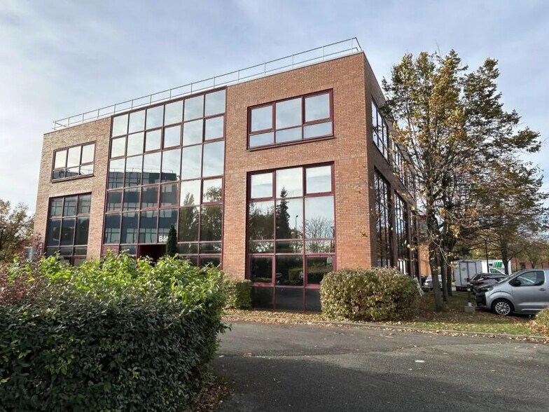 7-14 Rue Du Fossé Blanc, Gennevilliers to rent - Building Photo - Image 3 of 8