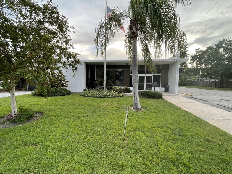 6801 S West Shore Blvd, Tampa, FL for rent - Building Photo - Image 1 of 15