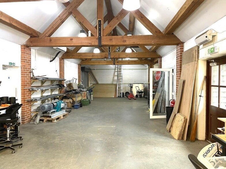 Sindlesham Rd, Reading to rent - Building Photo - Image 2 of 3