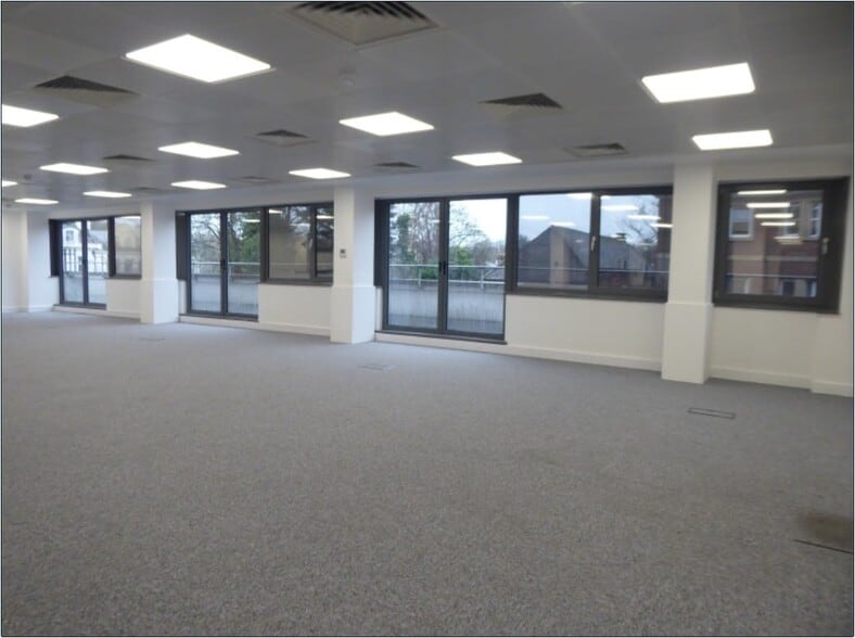 2-6 Lonsdale Gdns, Tunbridge Wells for sale - Interior Photo - Image 3 of 9