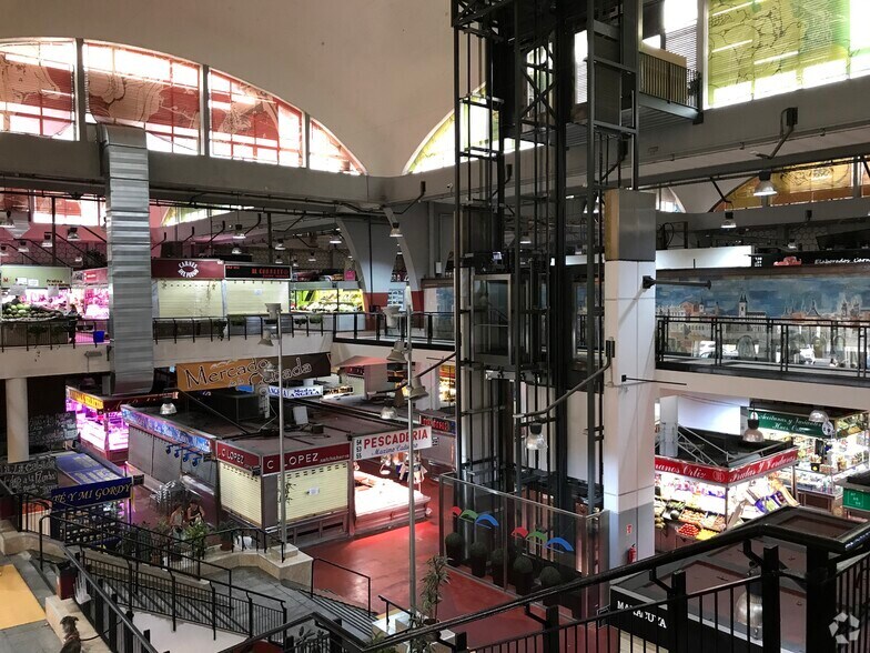 Retail in Madrid, Madrid to rent - Building Photo - Image 1 of 2