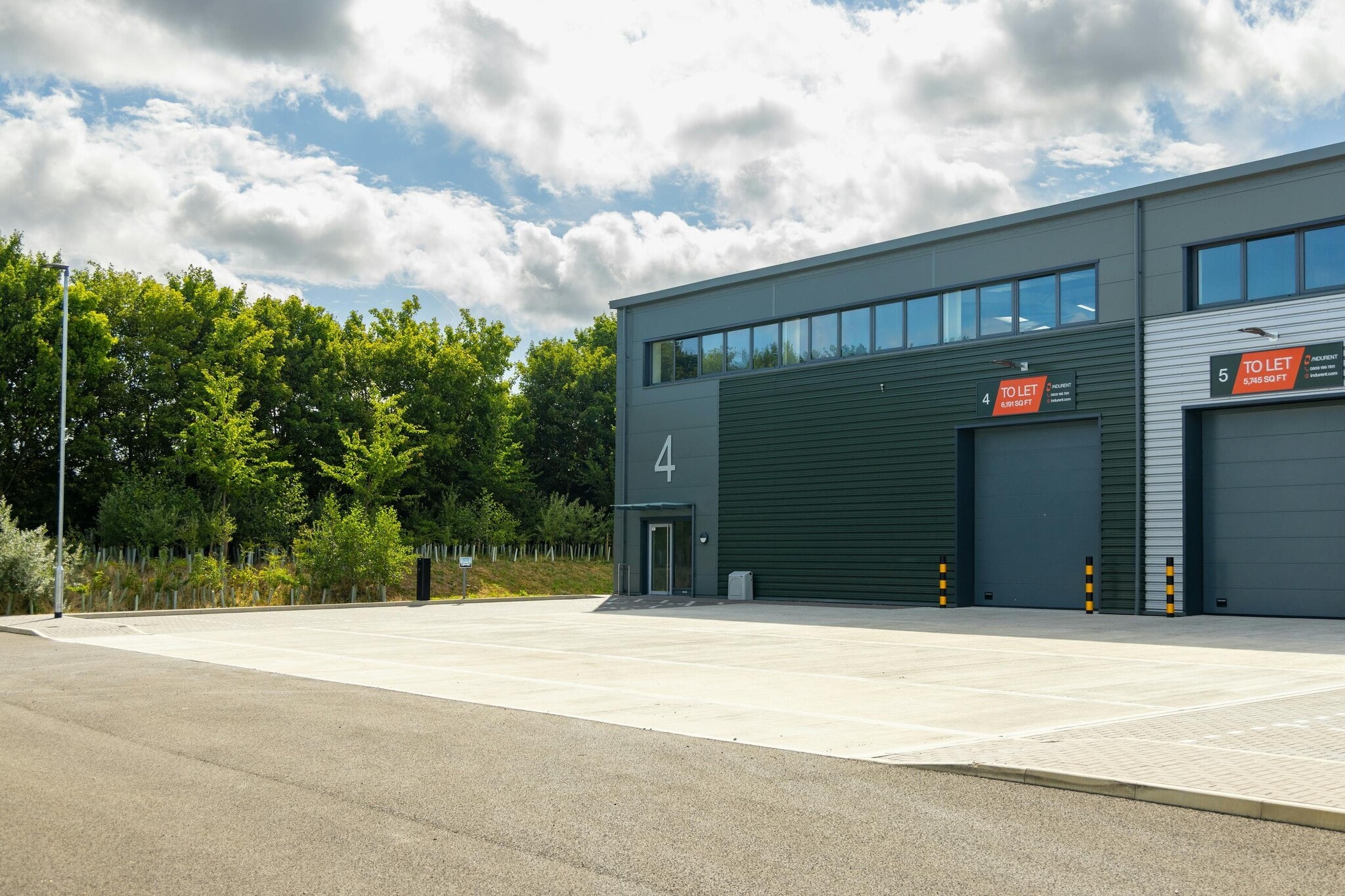 41 College Rd, Aylesbury to rent Building Photo- Image 1 of 6