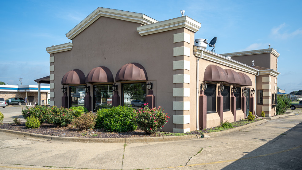 1002 W Fayette Ave, Effingham, IL for sale - Building Photo - Image 1 of 1